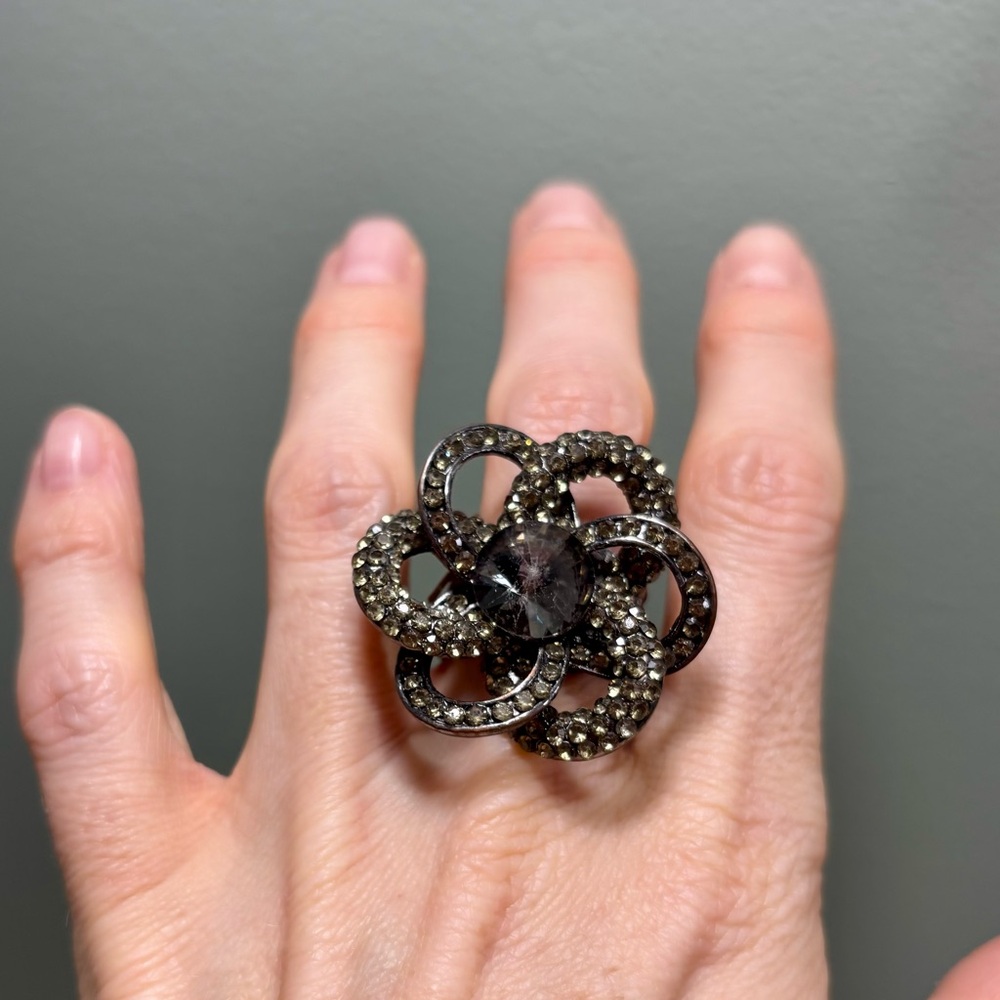One size fits most region flower ring